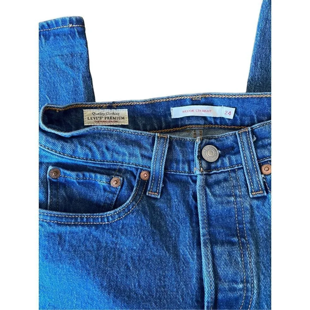 Levi’s jeans Straight Wedgie women’s size 24X25‎